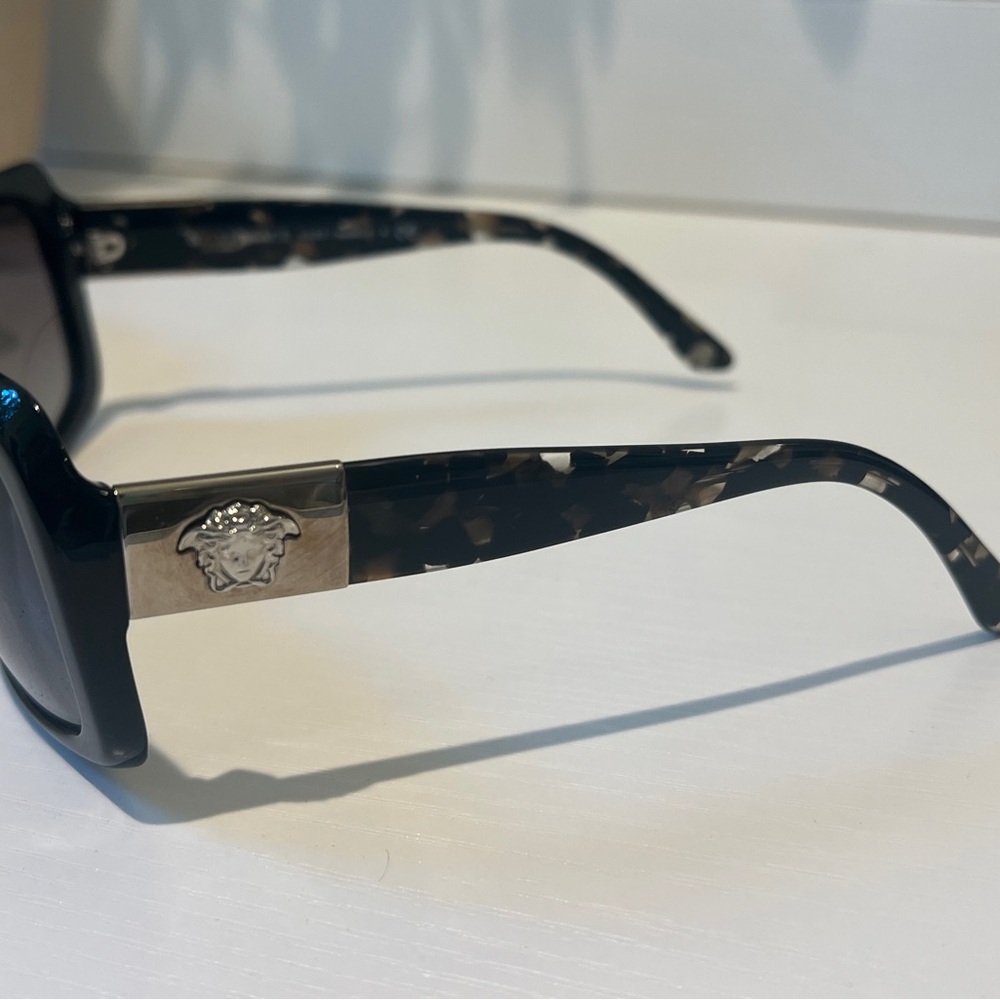 Versace Sunglasses Model 4190 - Picture 7 of 11